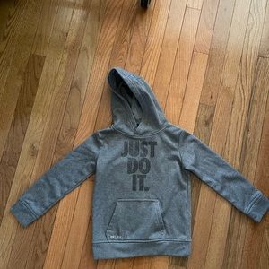 Nike Dri Fit boys size 4 athletic hoodie